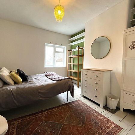 Charming Cottage Retreat With Garden - Sleeps 12 Бристоль Экстерьер фото