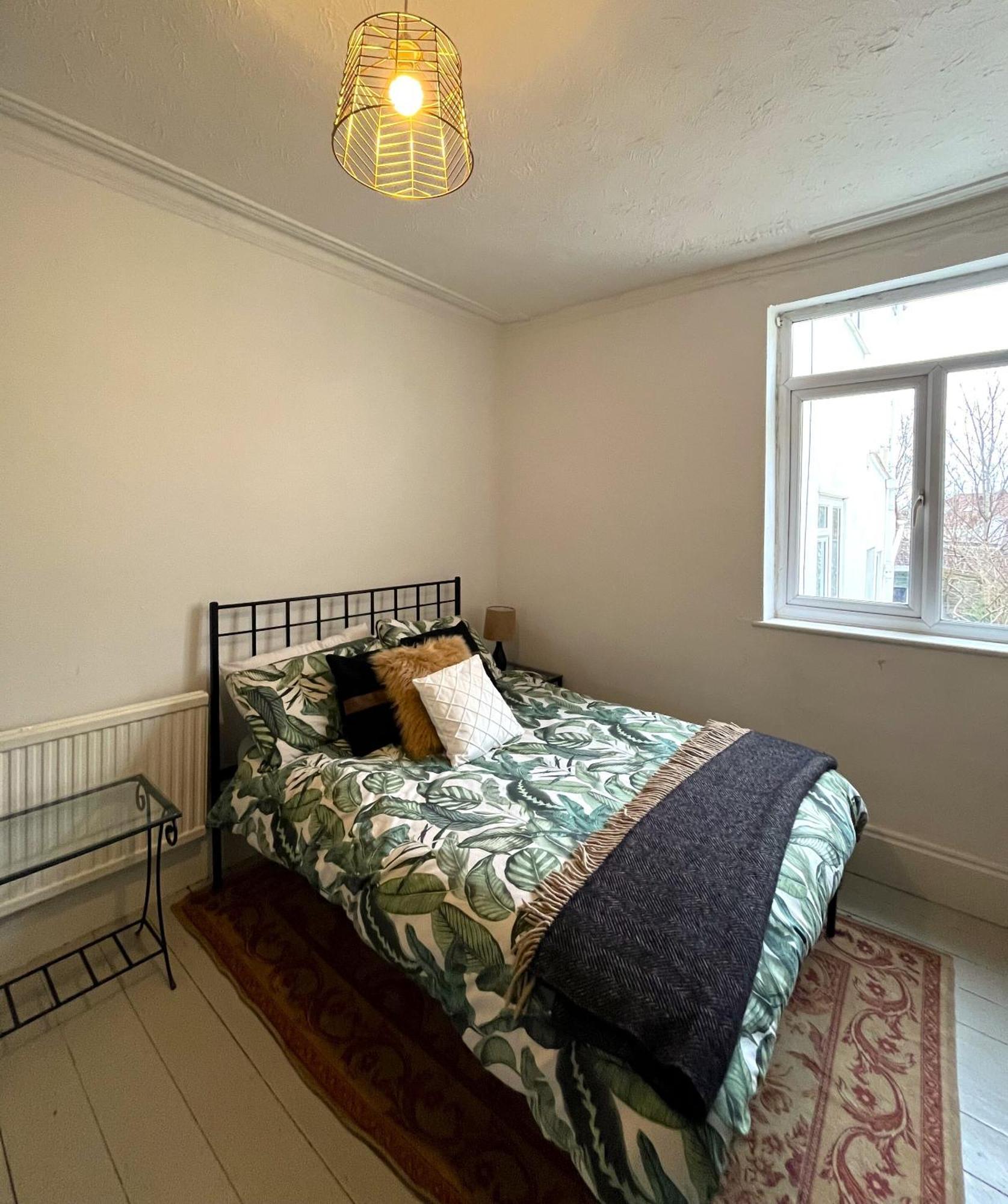 Charming Cottage Retreat With Garden - Sleeps 12 Бристоль Экстерьер фото